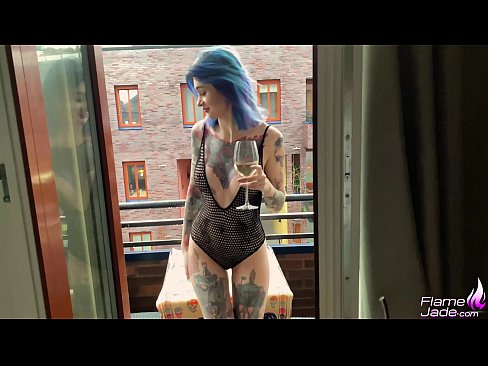 ❤️ අතිවිශිෂ්ට ගැහැණු ළමයා විවෘත අහස යට උගුරක් උරා බොමින් ආශාවෙන් කෙලවරයි ️ Fucking video අප වෙත  ❌